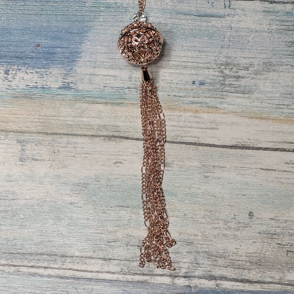 C 1946 Ball Tassel Necklace. - Picture 2 of 9